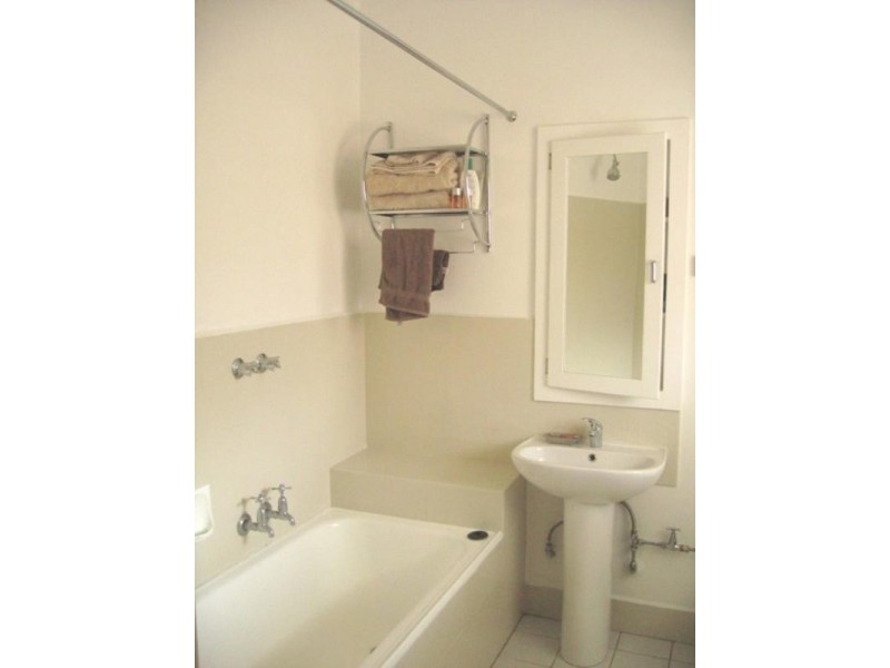 32/78 Queens Road, Melbourne VIC 3004