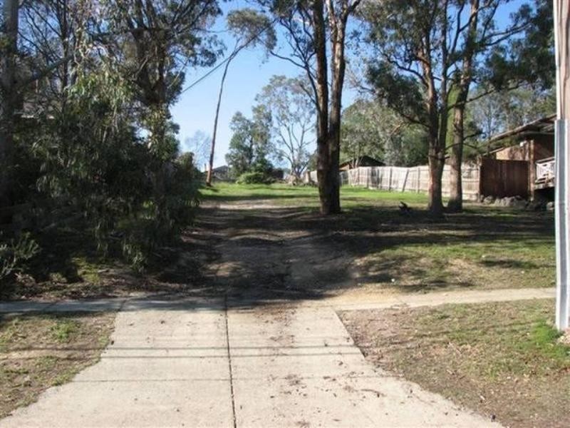 33 Heacham Road, Eltham VIC 3095