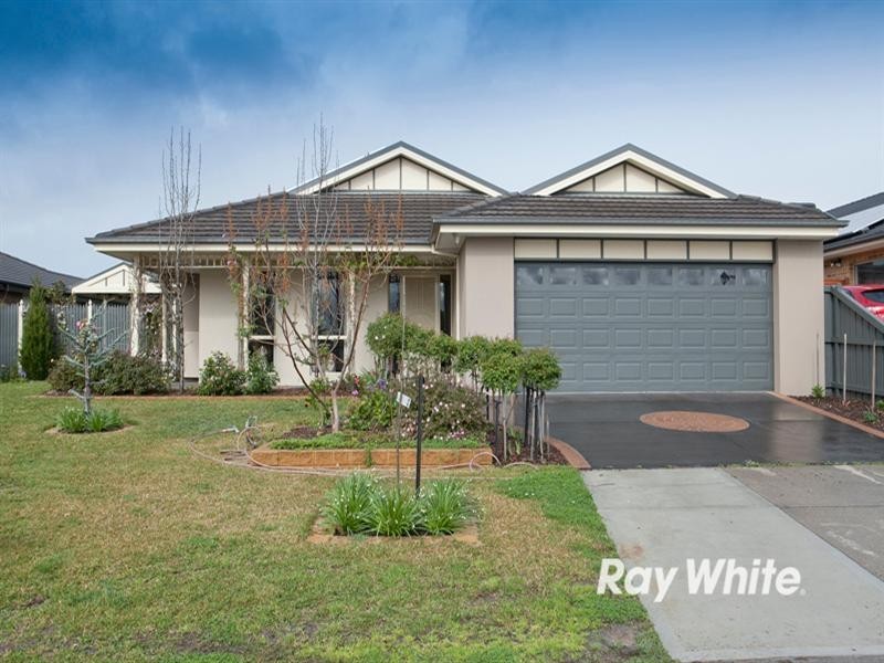 8 Collina Court, Langwarrin VIC 3910