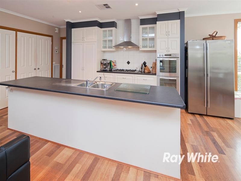 8 Collina Court, Langwarrin VIC 3910