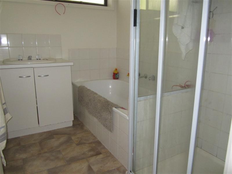 11 Leonard Drive, Langwarrin VIC 3910