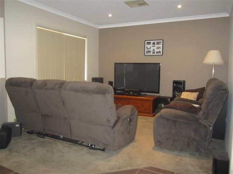 15 Norwich Drive, Berwick VIC 3806