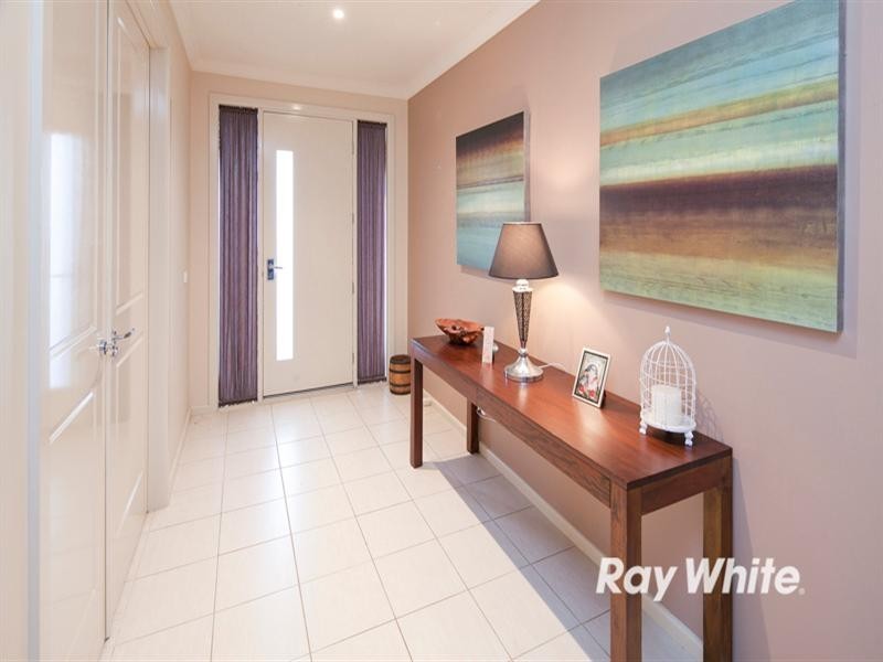 8 Brown Thornbill Court, Langwarrin VIC 3910