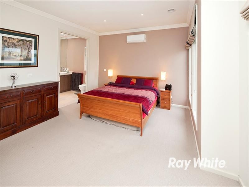 8 Brown Thornbill Court, Langwarrin VIC 3910