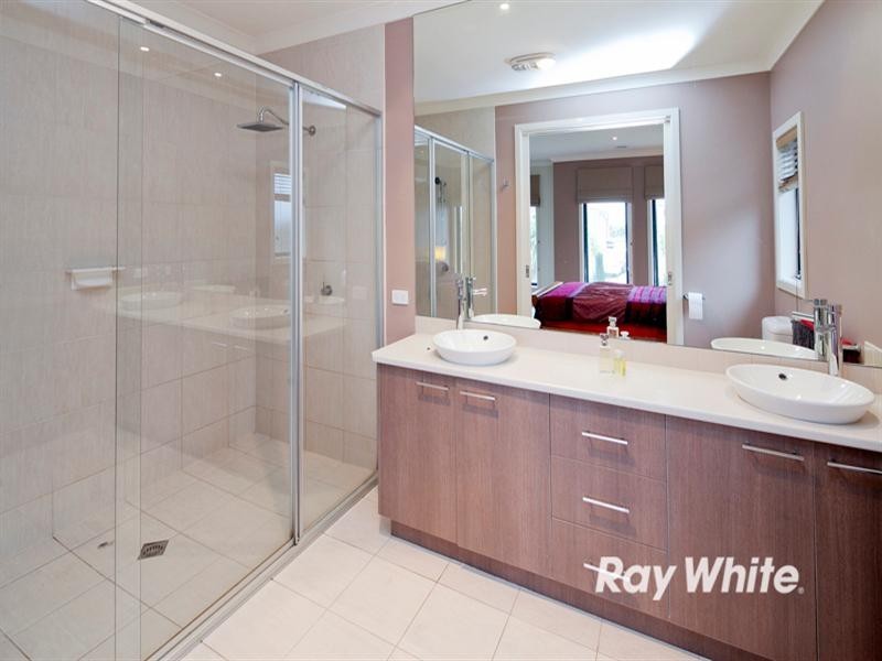 8 Brown Thornbill Court, Langwarrin VIC 3910