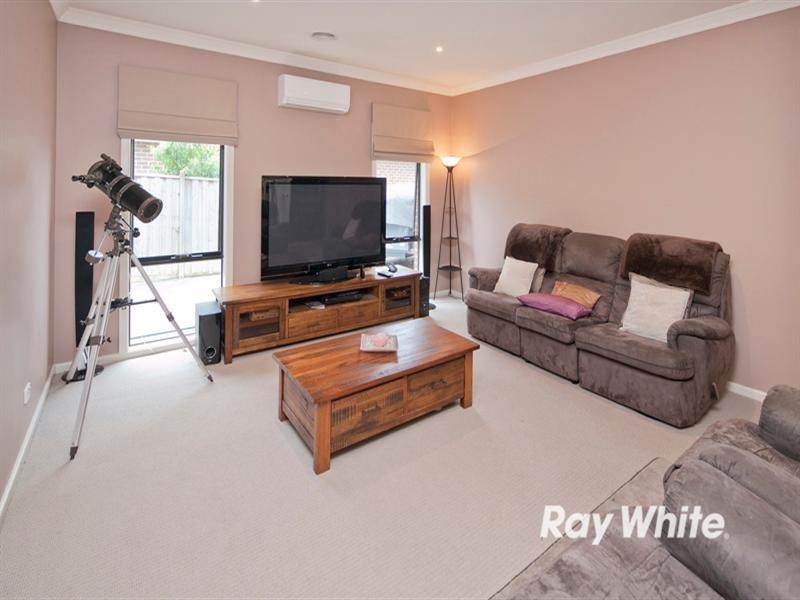 8 Brown Thornbill Court, Langwarrin VIC 3910