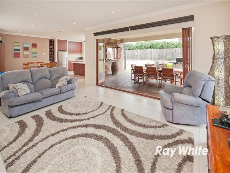 8 Brown Thornbill Court, Langwarrin VIC 3910