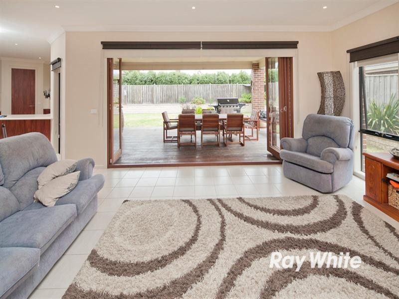 8 Brown Thornbill Court, Langwarrin VIC 3910