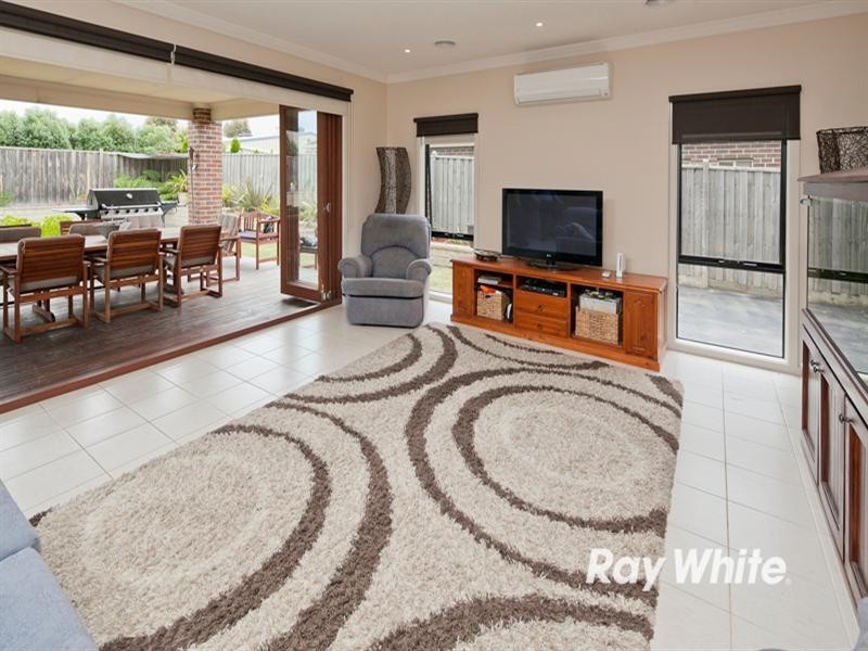 8 Brown Thornbill Court, Langwarrin VIC 3910