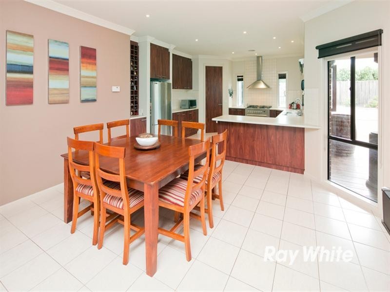 8 Brown Thornbill Court, Langwarrin VIC 3910