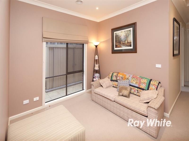 8 Brown Thornbill Court, Langwarrin VIC 3910