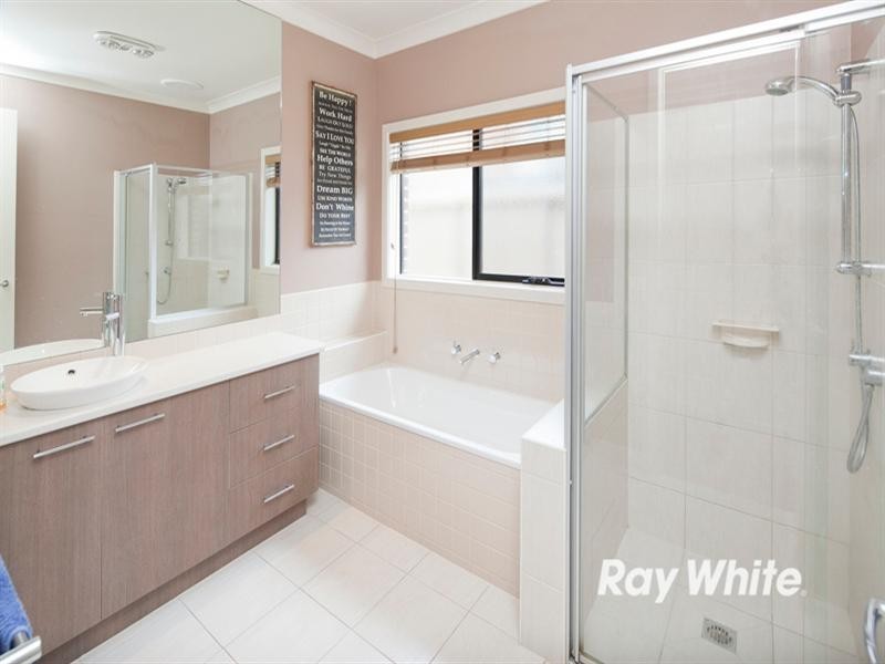 8 Brown Thornbill Court, Langwarrin VIC 3910