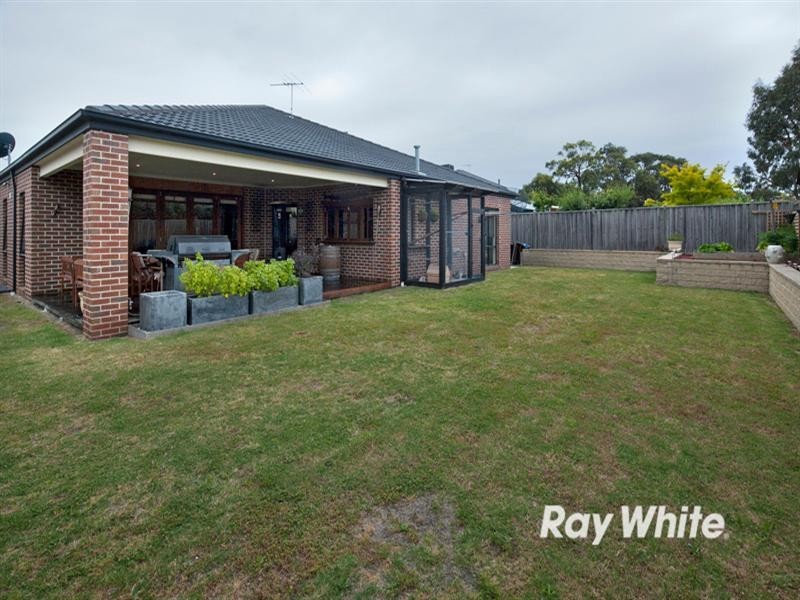 8 Brown Thornbill Court, Langwarrin VIC 3910
