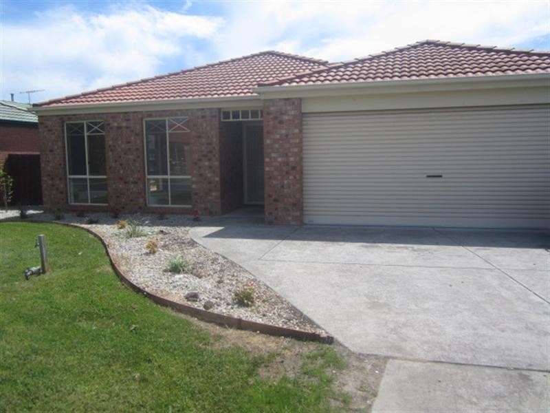 21 Grand Archway, Berwick VIC 3806