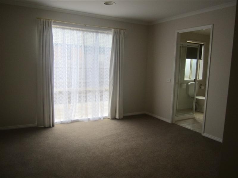 21 Grand Archway, Berwick VIC 3806