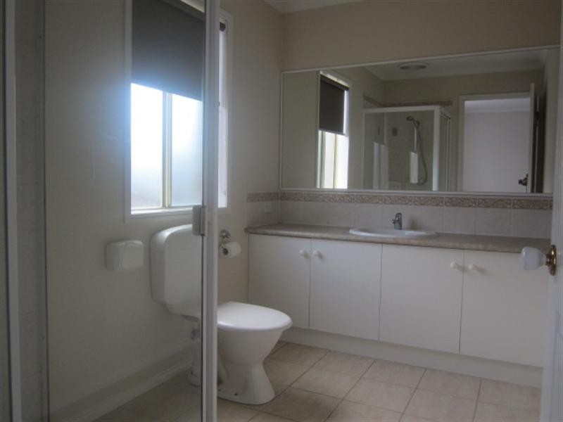 21 Grand Archway, Berwick VIC 3806