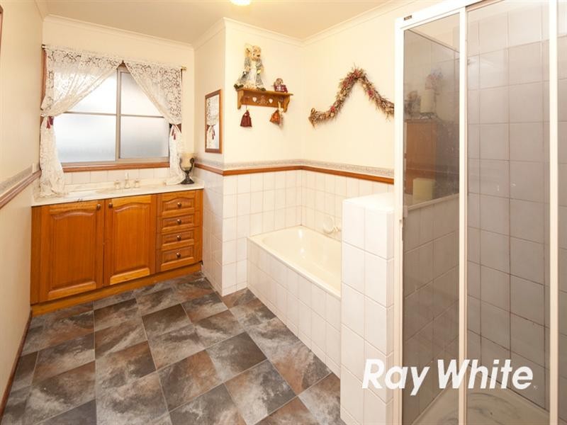 5 Eucalypt Court, Langwarrin VIC 3910