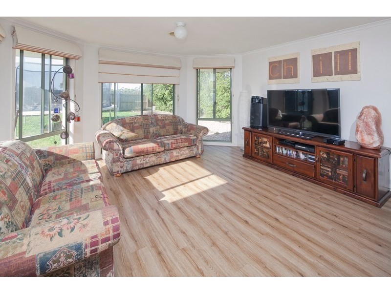 35 Kinlora Drive, Somerville VIC 3912