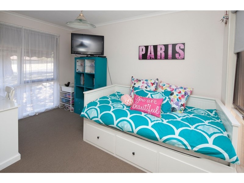 25 Melaleuca Crescent, Langwarrin VIC 3910