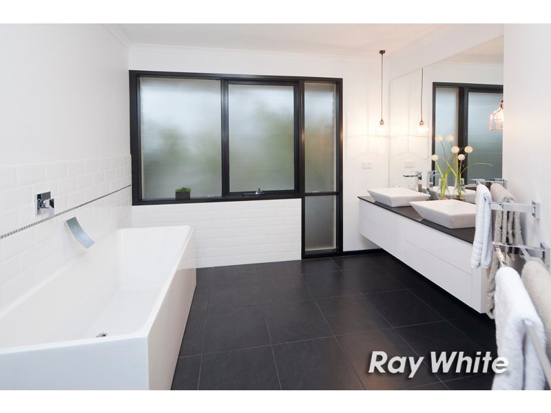 1 Banksia Court, Langwarrin VIC 3910