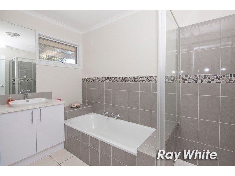 6 Bridgewater Court, Langwarrin VIC 3910