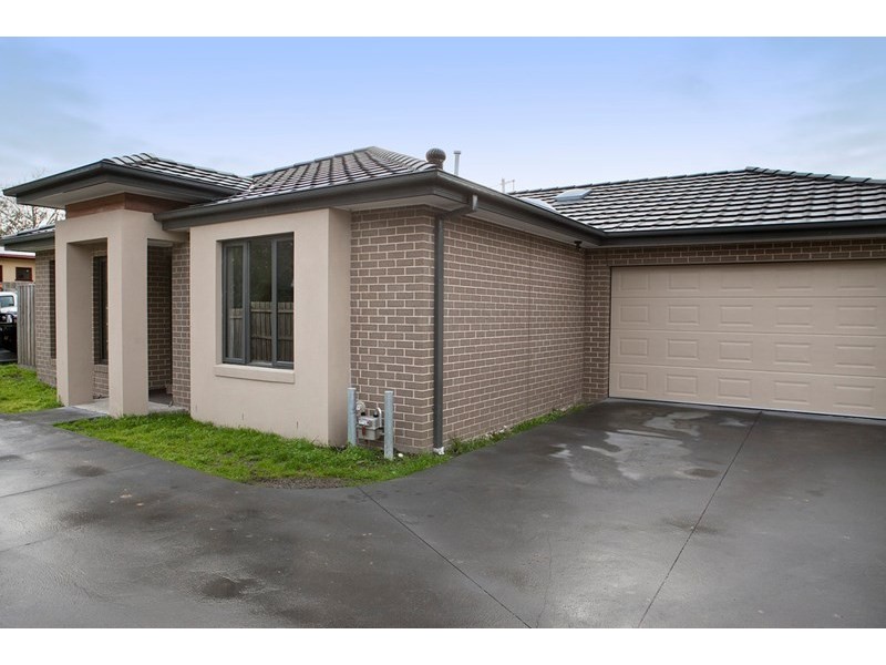 2/70 Edward Street, Langwarrin VIC 3910