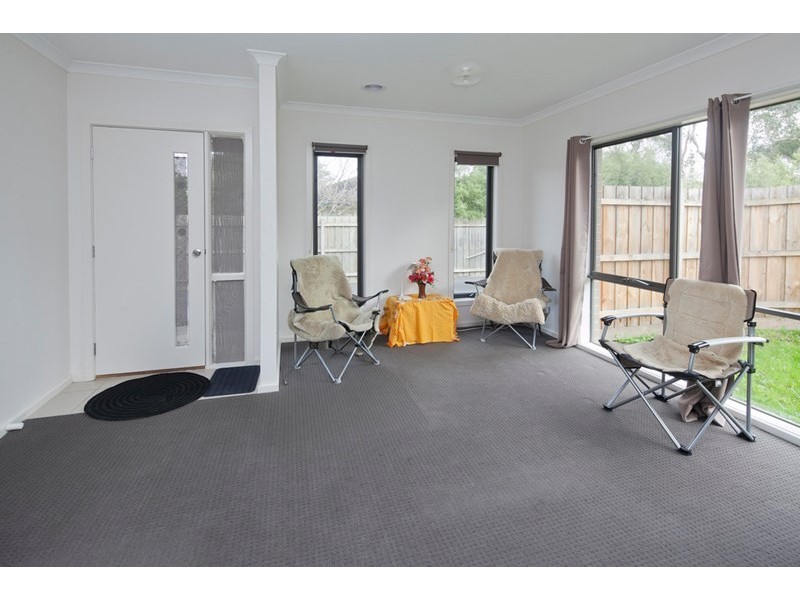 2/70 Edward Street, Langwarrin VIC 3910