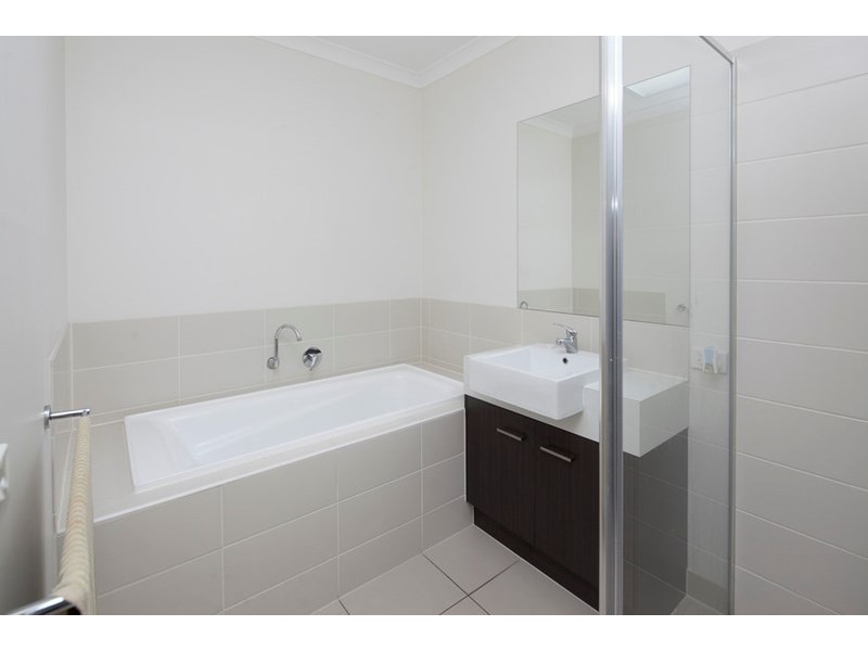 2/70 Edward Street, Langwarrin VIC 3910