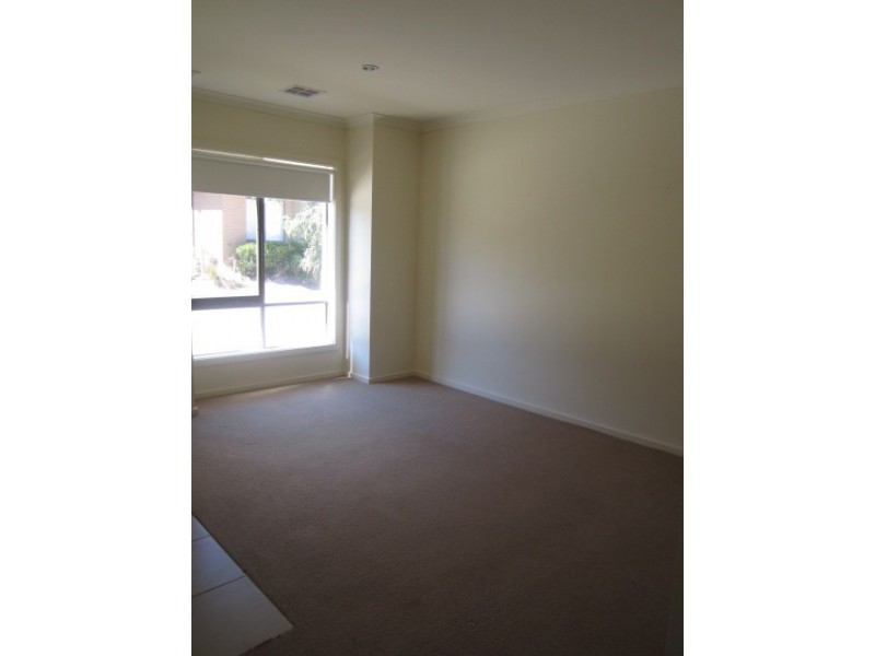 8/28 Potts Road, Langwarrin VIC 3910