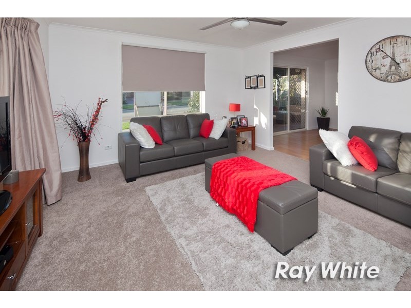 8 Glendale Close, Langwarrin VIC 3910