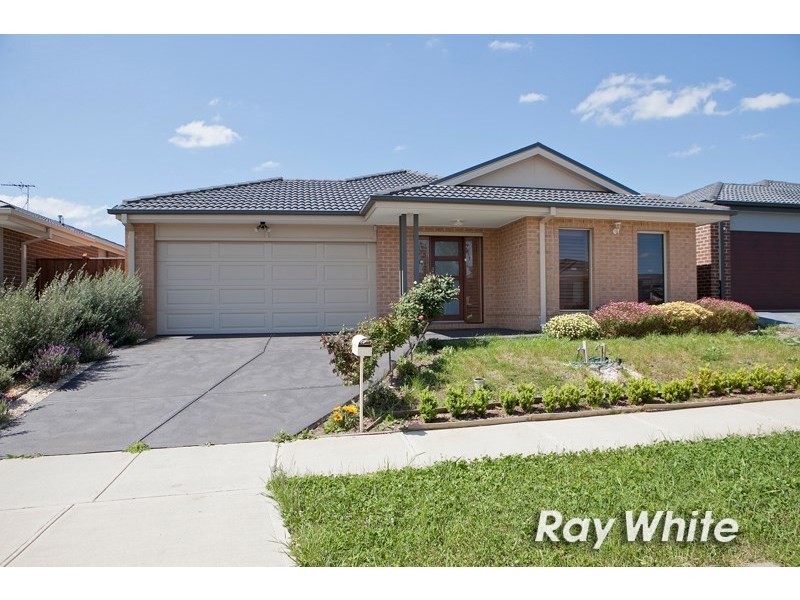 16 Brolin Terrace, Cranbourne North VIC 3977