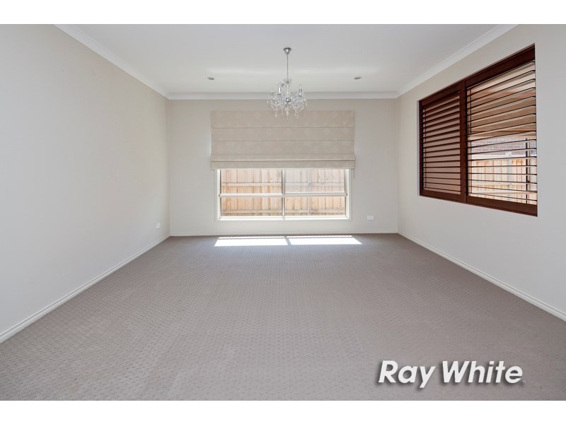 16 Brolin Terrace, Cranbourne North VIC 3977