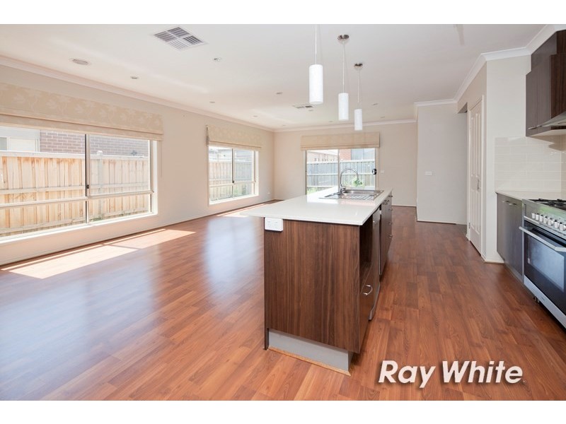 16 Brolin Terrace, Cranbourne North VIC 3977