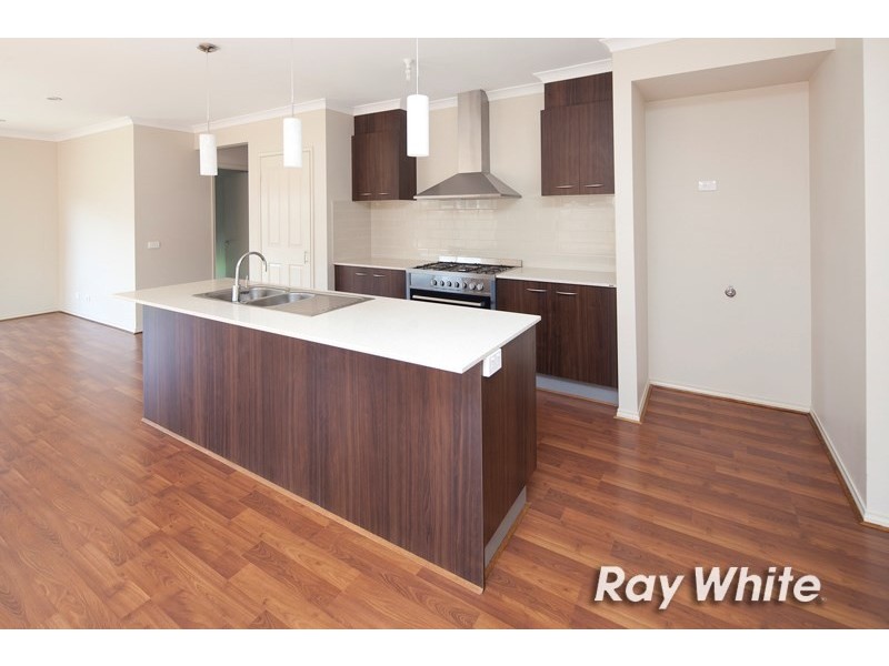 16 Brolin Terrace, Cranbourne North VIC 3977