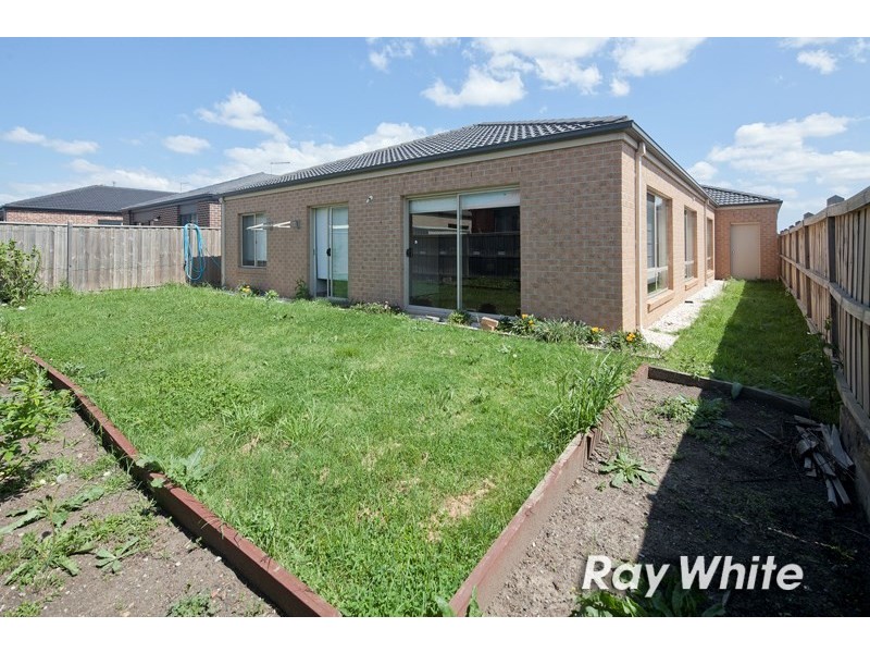 16 Brolin Terrace, Cranbourne North VIC 3977