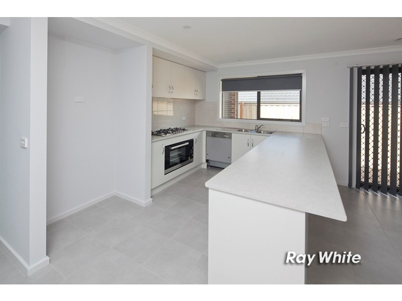 113 Station Creek Way, Cranbourne South VIC 3977