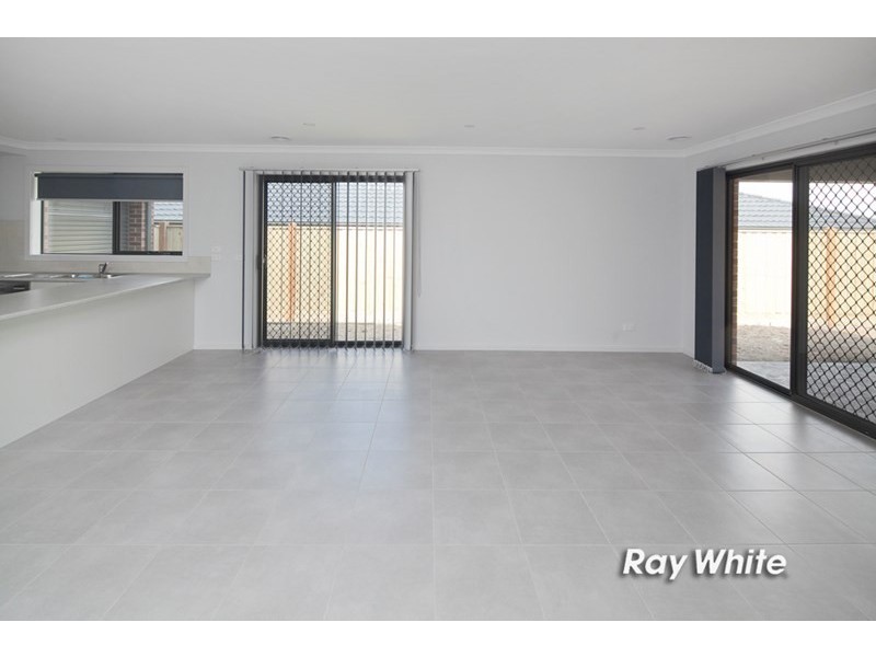 113 Station Creek Way, Cranbourne South VIC 3977