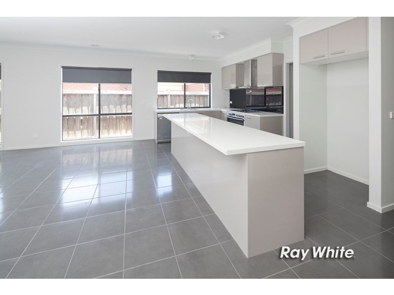 35 Alarah Boulevard, Cranbourne West VIC 3977