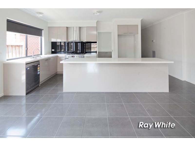 35 Alarah Boulevard, Cranbourne West VIC 3977