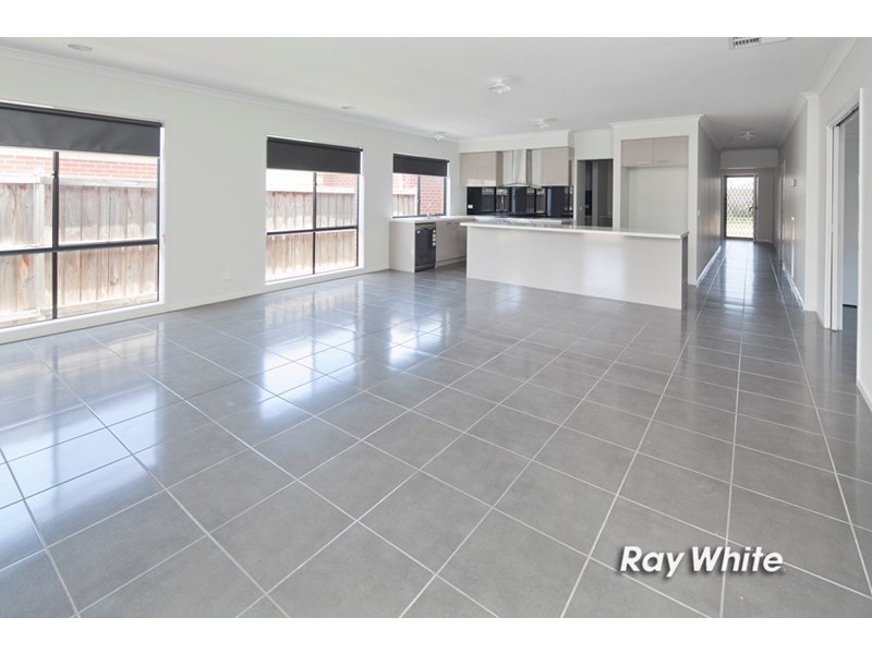 35 Alarah Boulevard, Cranbourne West VIC 3977