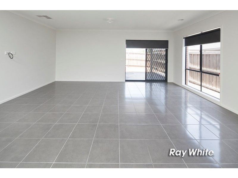35 Alarah Boulevard, Cranbourne West VIC 3977