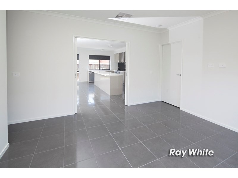 35 Alarah Boulevard, Cranbourne West VIC 3977