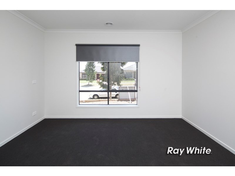 35 Alarah Boulevard, Cranbourne West VIC 3977