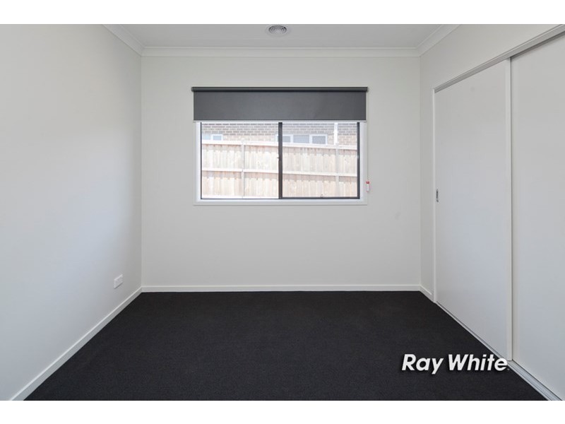 35 Alarah Boulevard, Cranbourne West VIC 3977