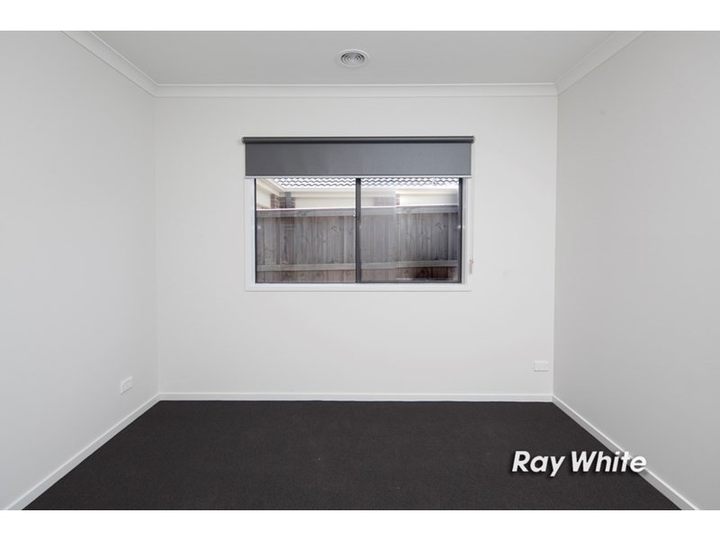 35 Alarah Boulevard, Cranbourne West VIC 3977