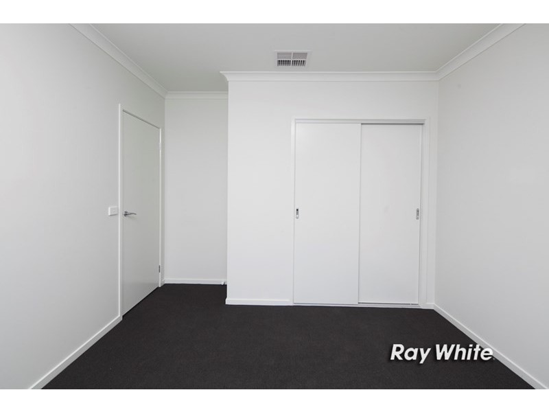 35 Alarah Boulevard, Cranbourne West VIC 3977