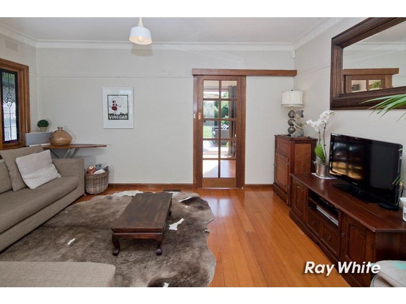 16 Bayside Grove, Seaford VIC 3198