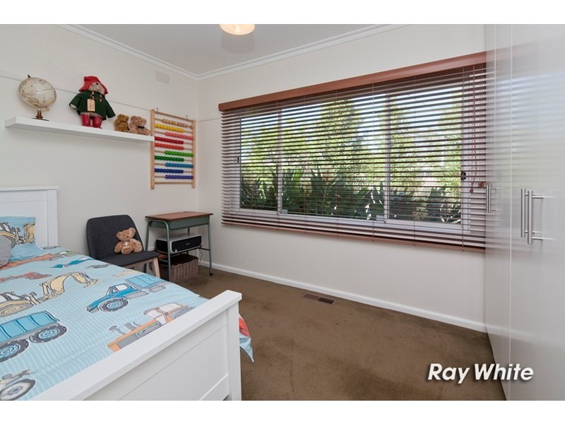 16 Bayside Grove, Seaford VIC 3198