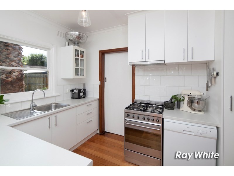 16 Bayside Grove, Seaford VIC 3198