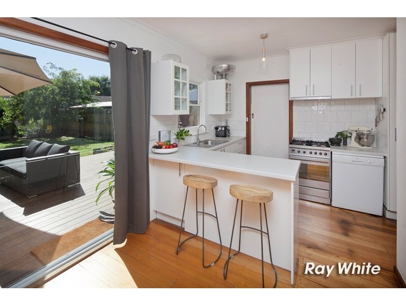 16 Bayside Grove, Seaford VIC 3198